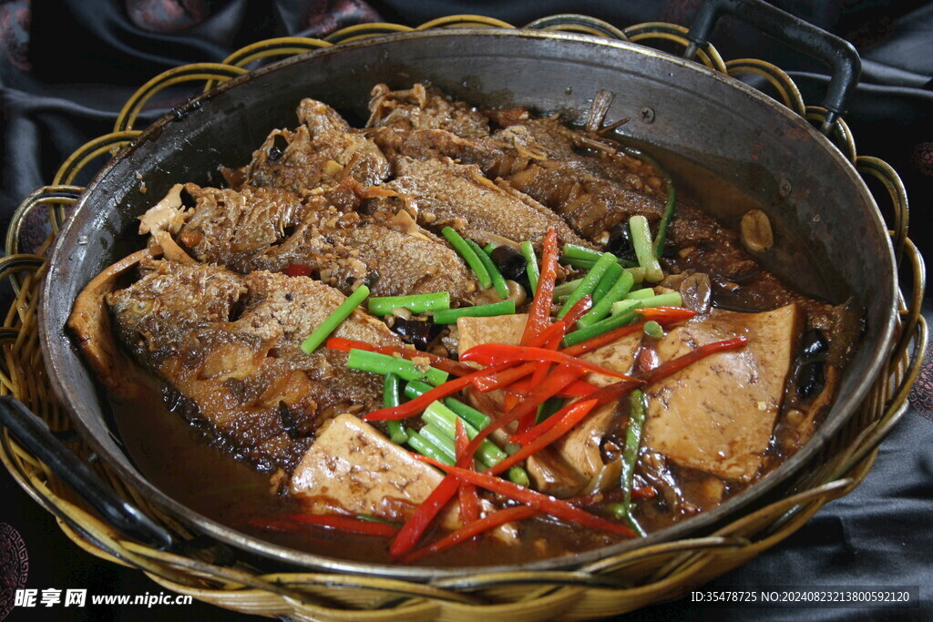 铁锅黄花鱼炖豆腐