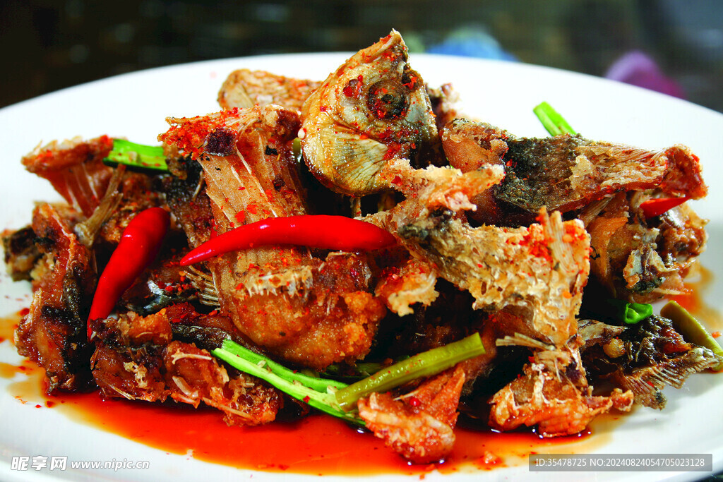 泡豇豆煸鲫鱼