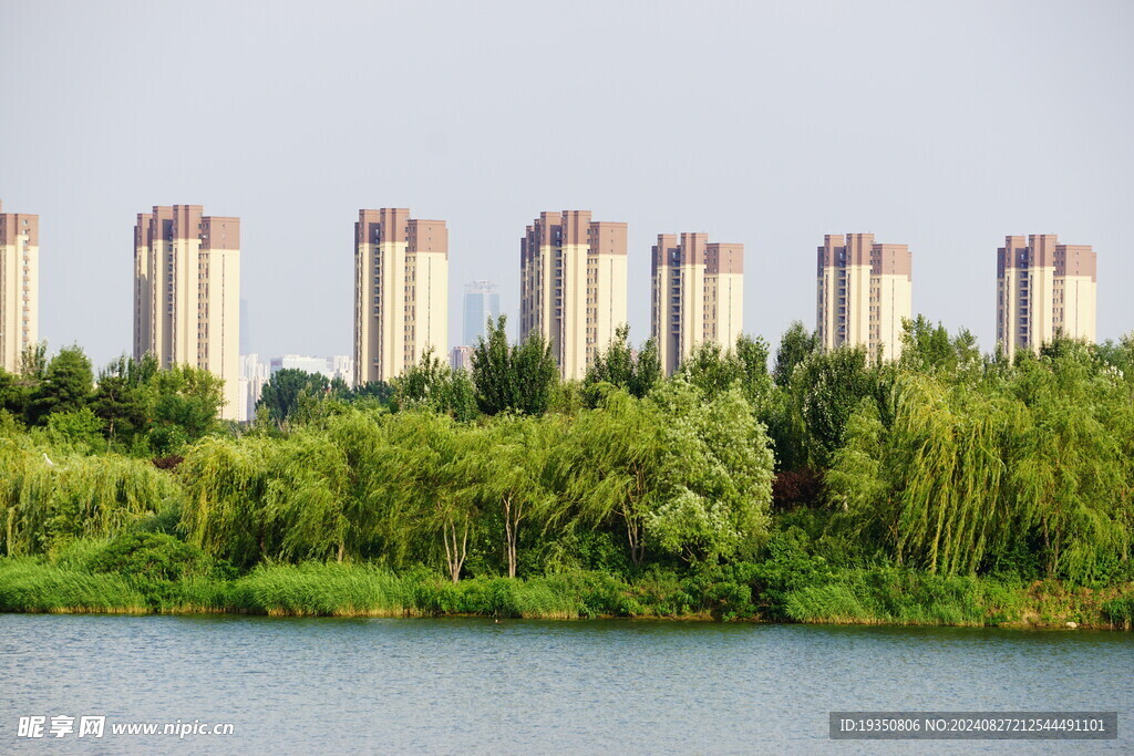 沈阳丁香湖边建筑景观