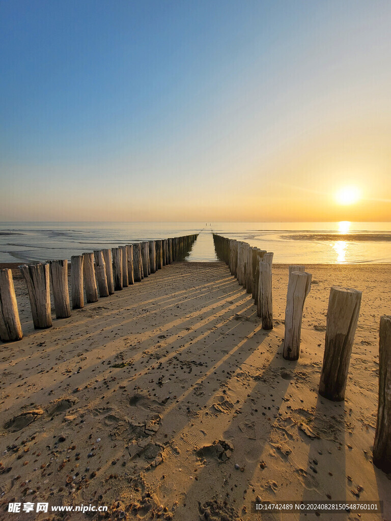 海滩落日夕阳余晖