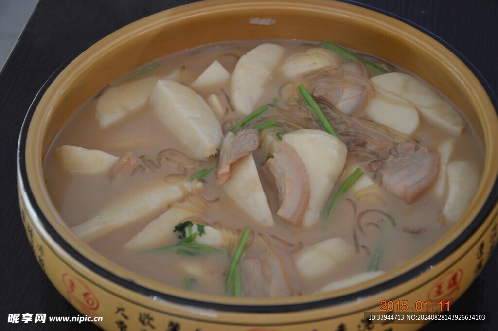 五花肉炖萝卜粉条