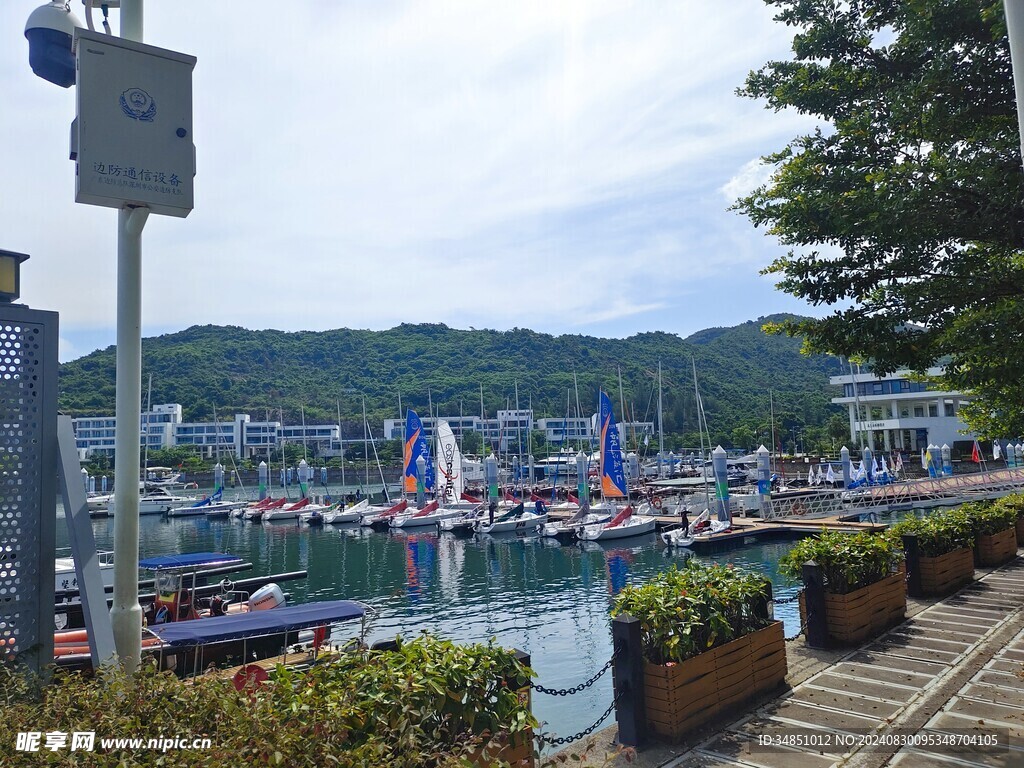 海边游艇