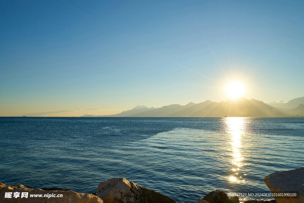 海上日出