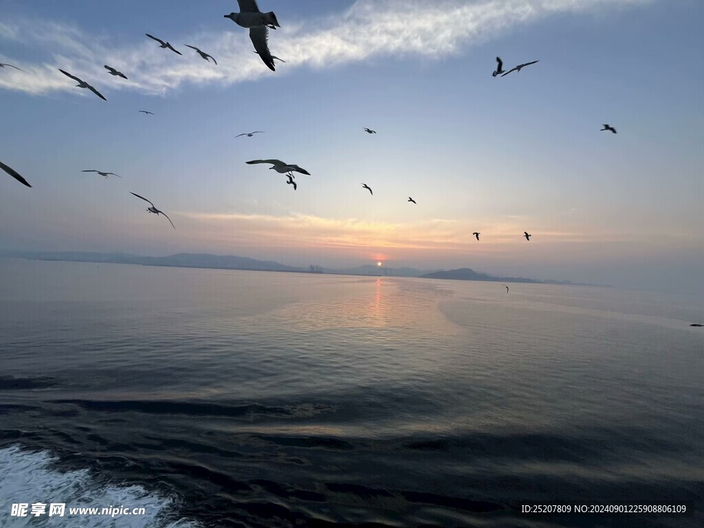 海上日出