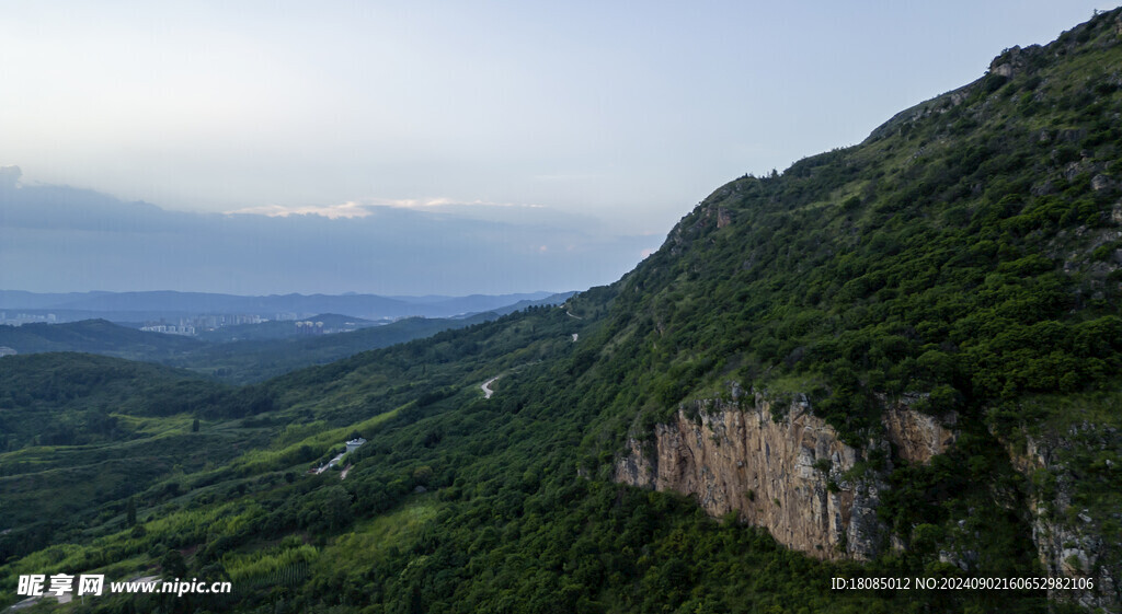 落日山景