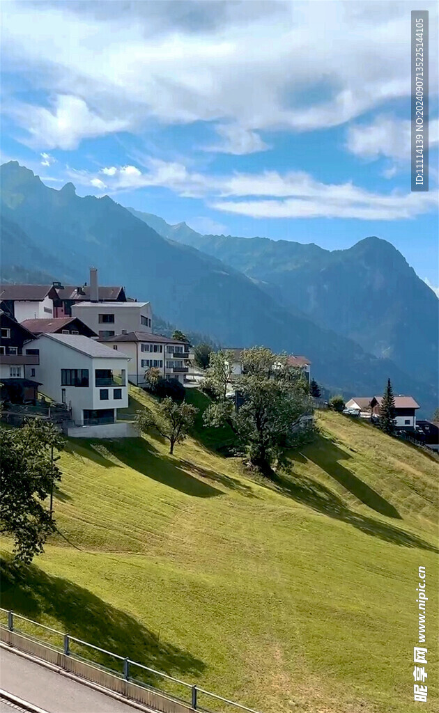 瑞士梦幻山坡小镇风景