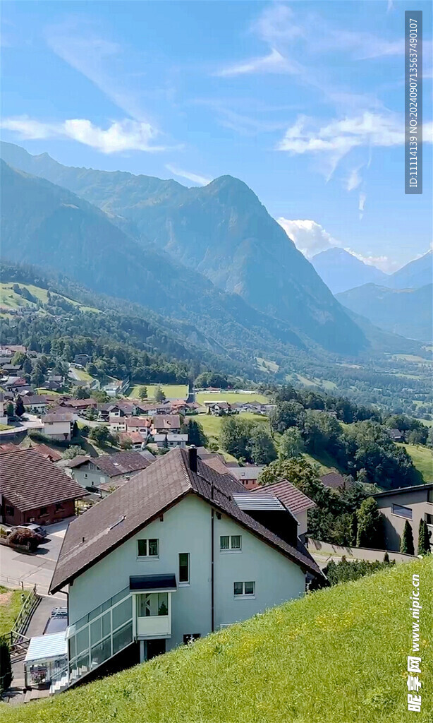 瑞士梦幻山坡小镇风景