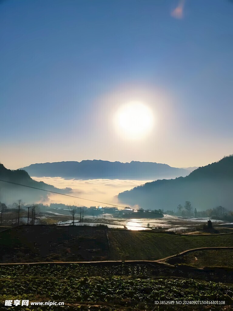 高山日出景色 