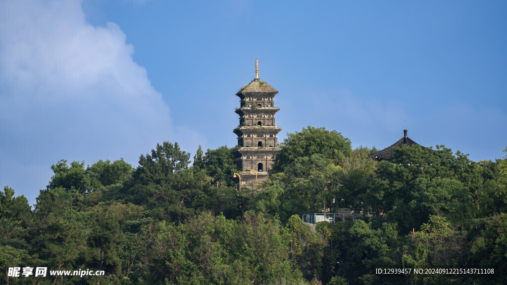 玄武湖富贵山塔