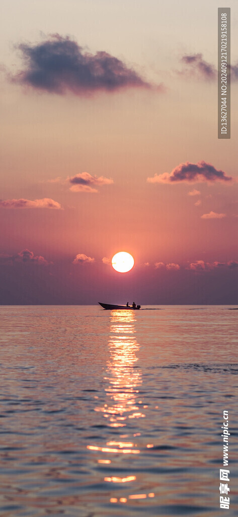 夕阳湖光游船傍晚湖面