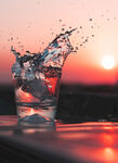水