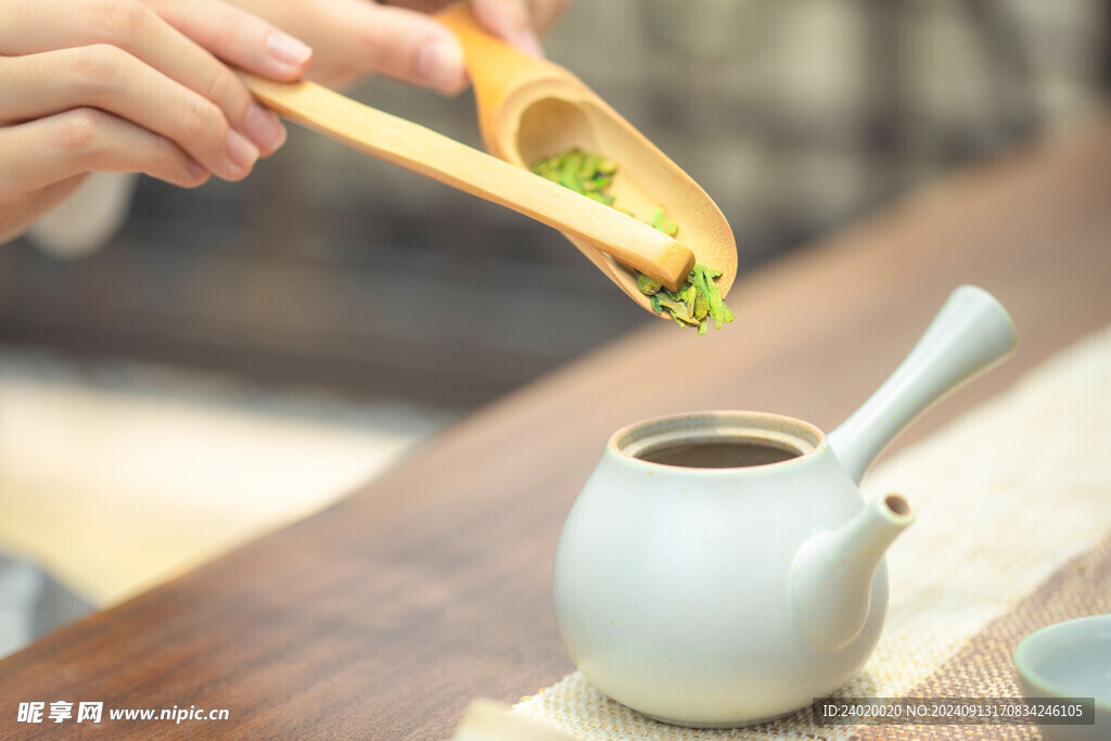 白瓷青瓷侧把壶添茶