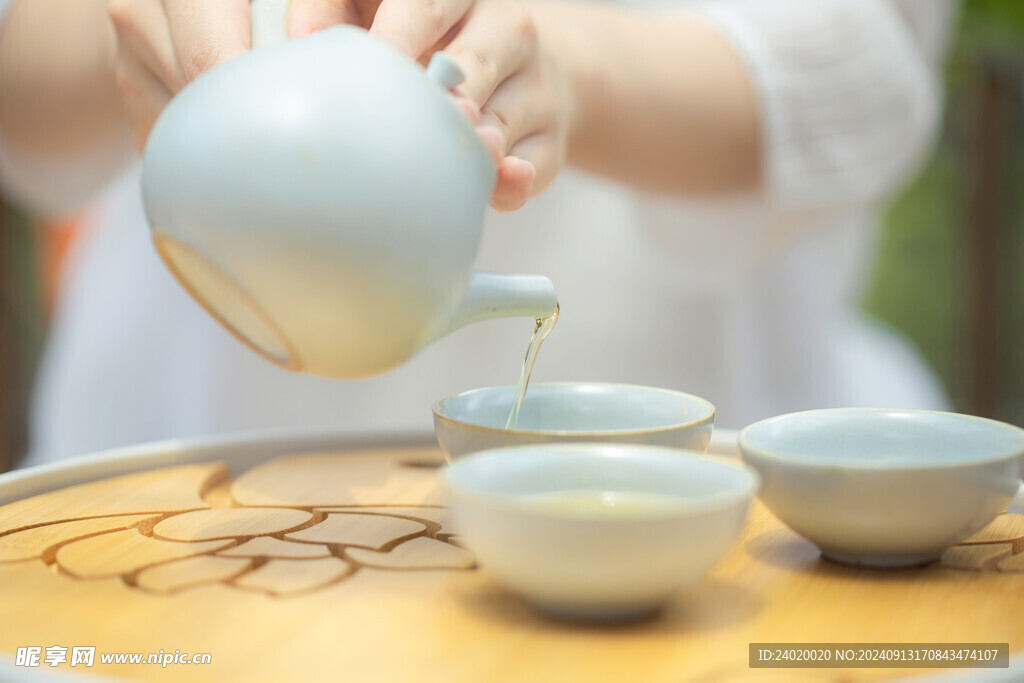 青瓷茶具套装泡茶倒茶