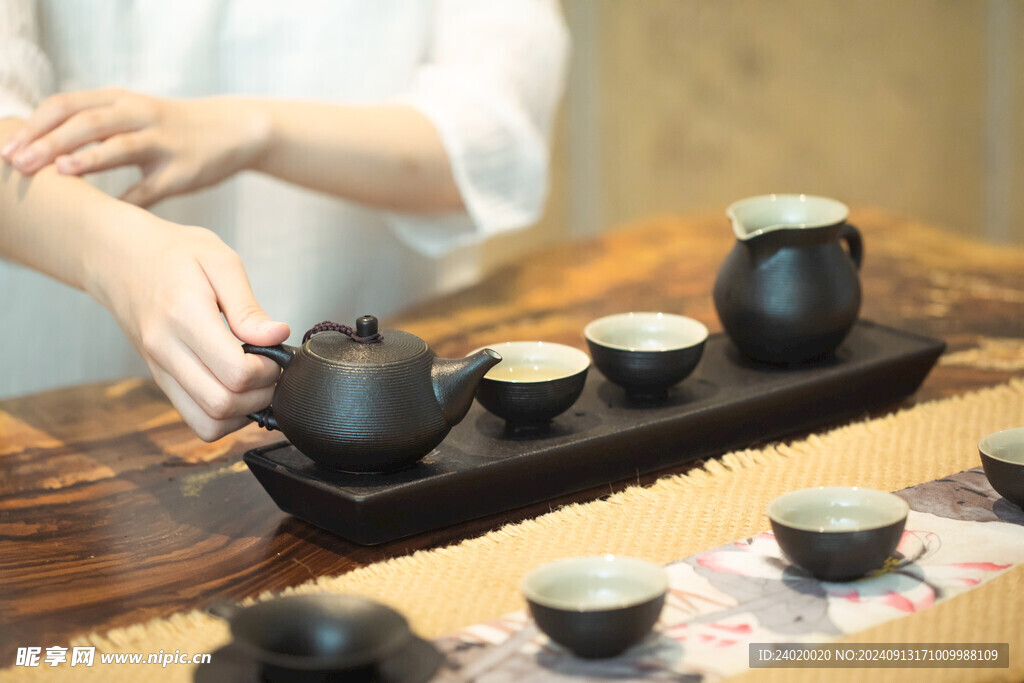 茶文化黑瓷茶具泡茶倒茶