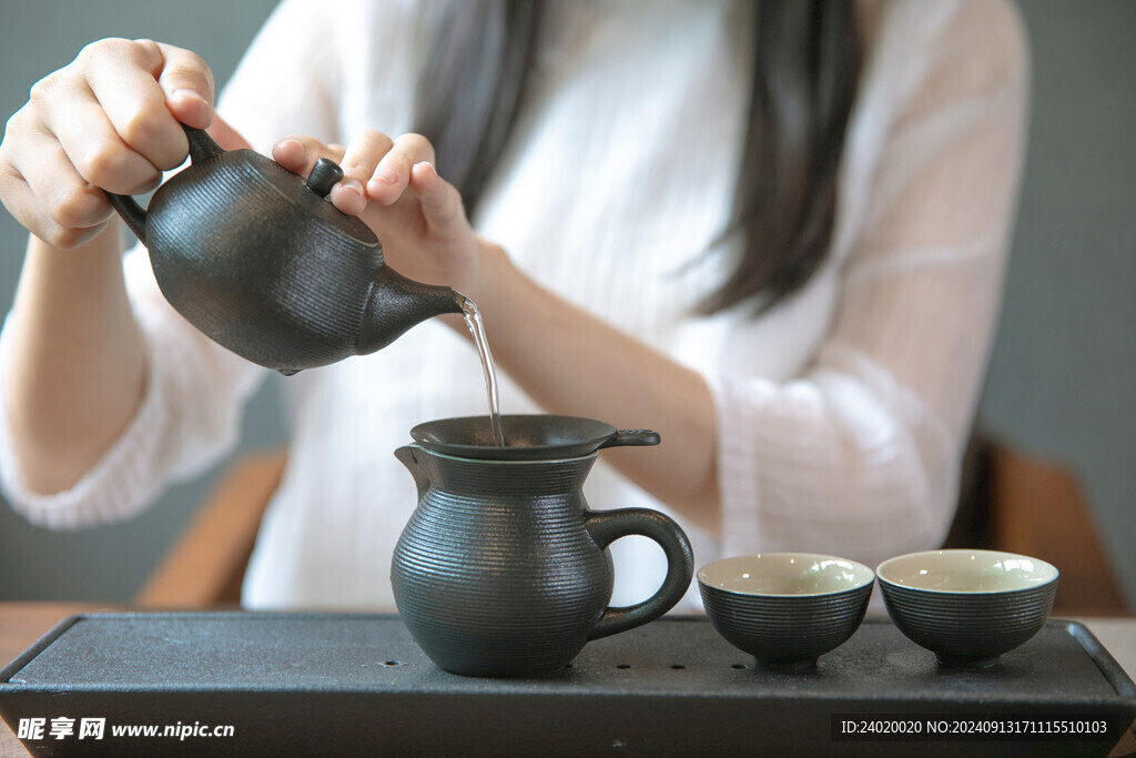 茶文化黑瓷茶具泡茶倒茶