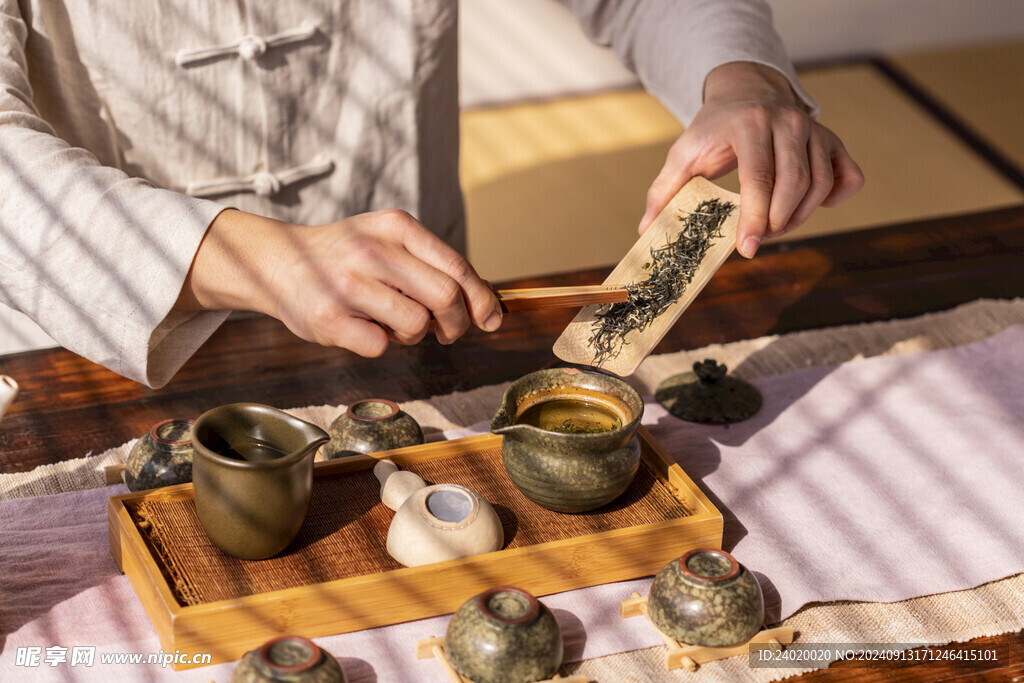 陶瓷茶具泡茶倒茶叶