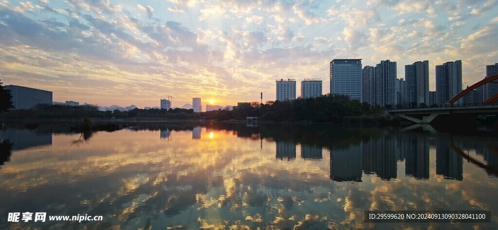 朝霞  