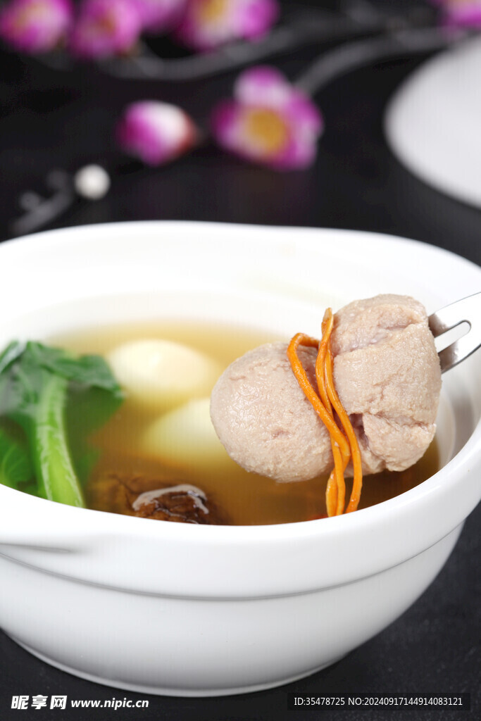  珍菌炖鸡腰