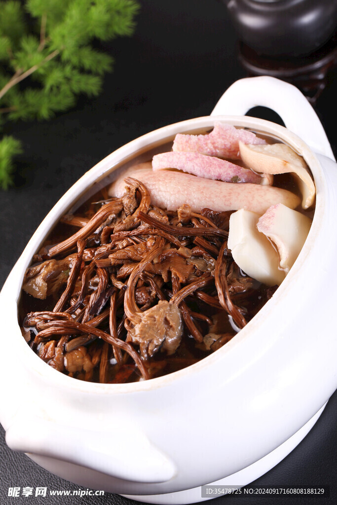 茶树菇炖螺头