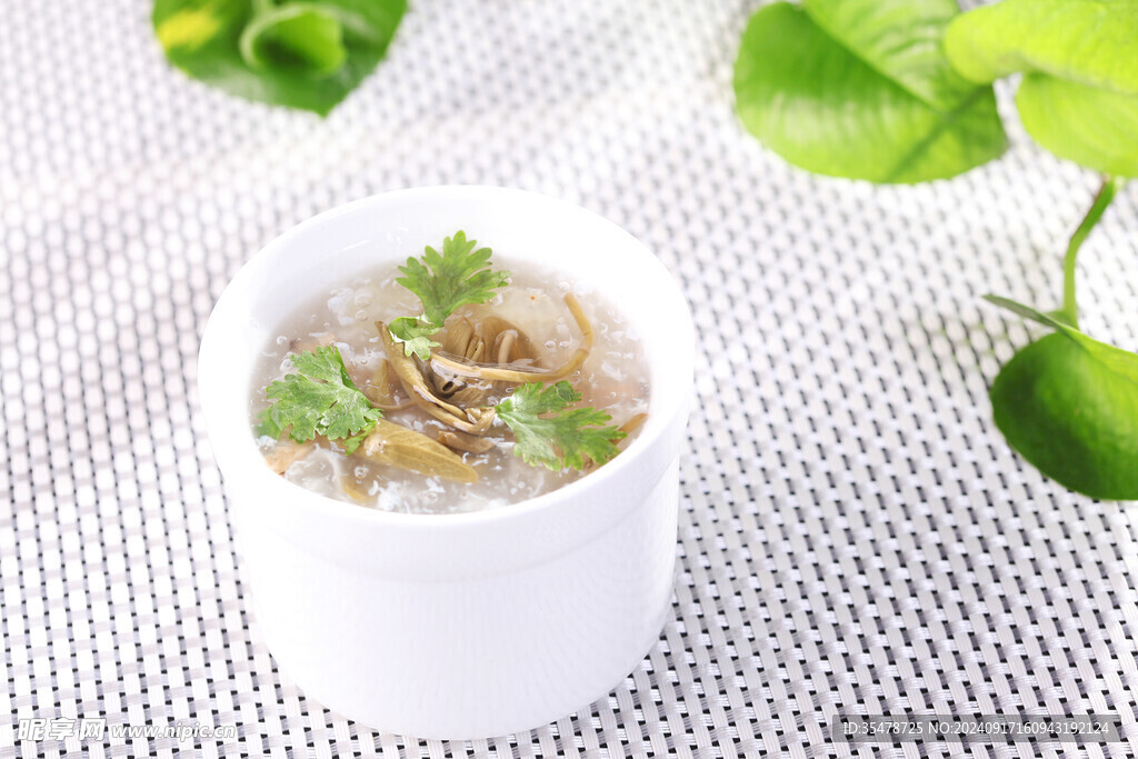 莼菜鱼肚羹