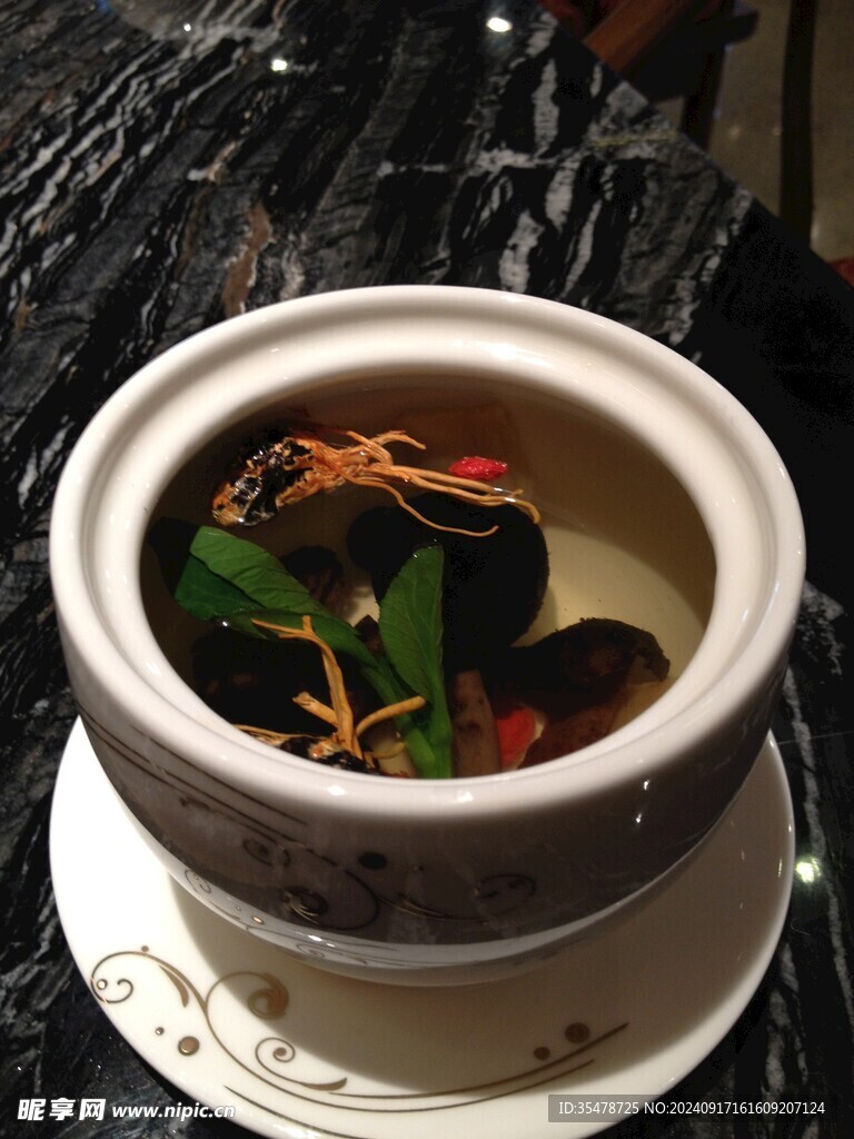  虎掌菌炖蛹虫草