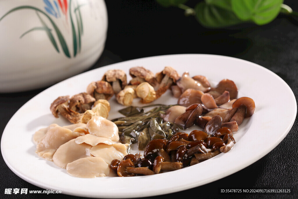 一品松茸野生菌汤