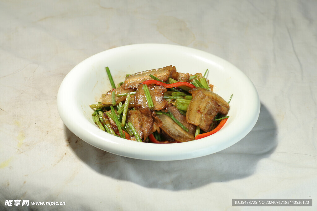 腌肉炒家芹