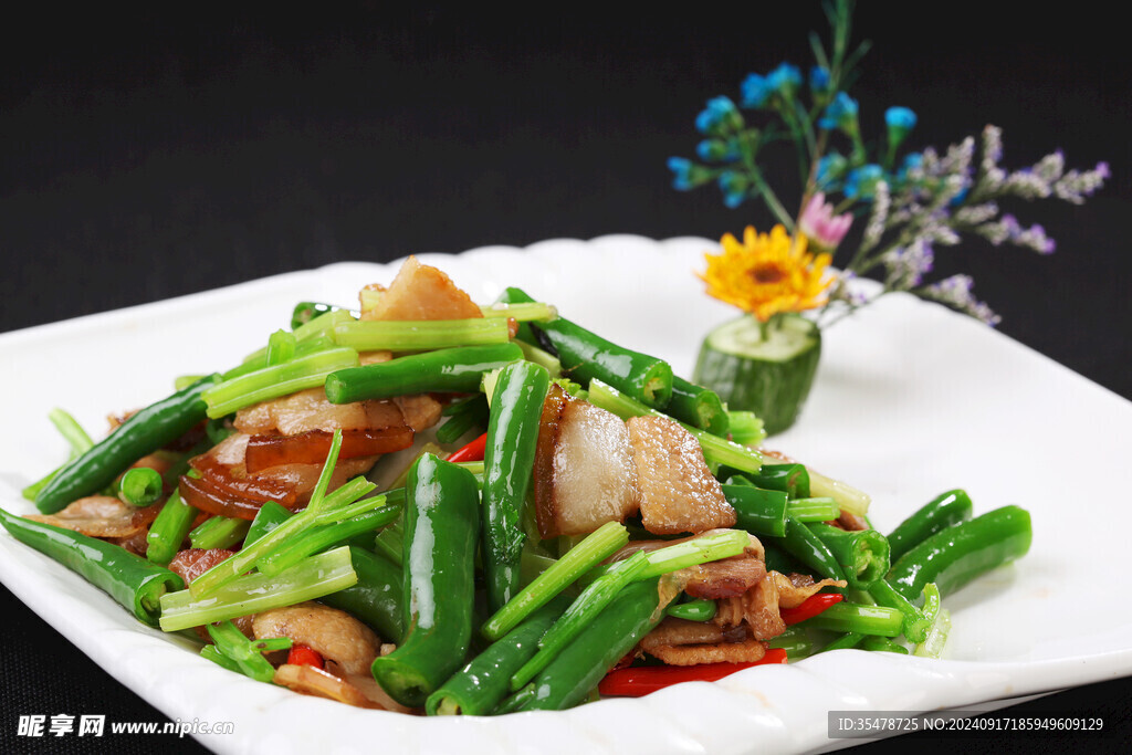 杭椒土芹炒咸肉