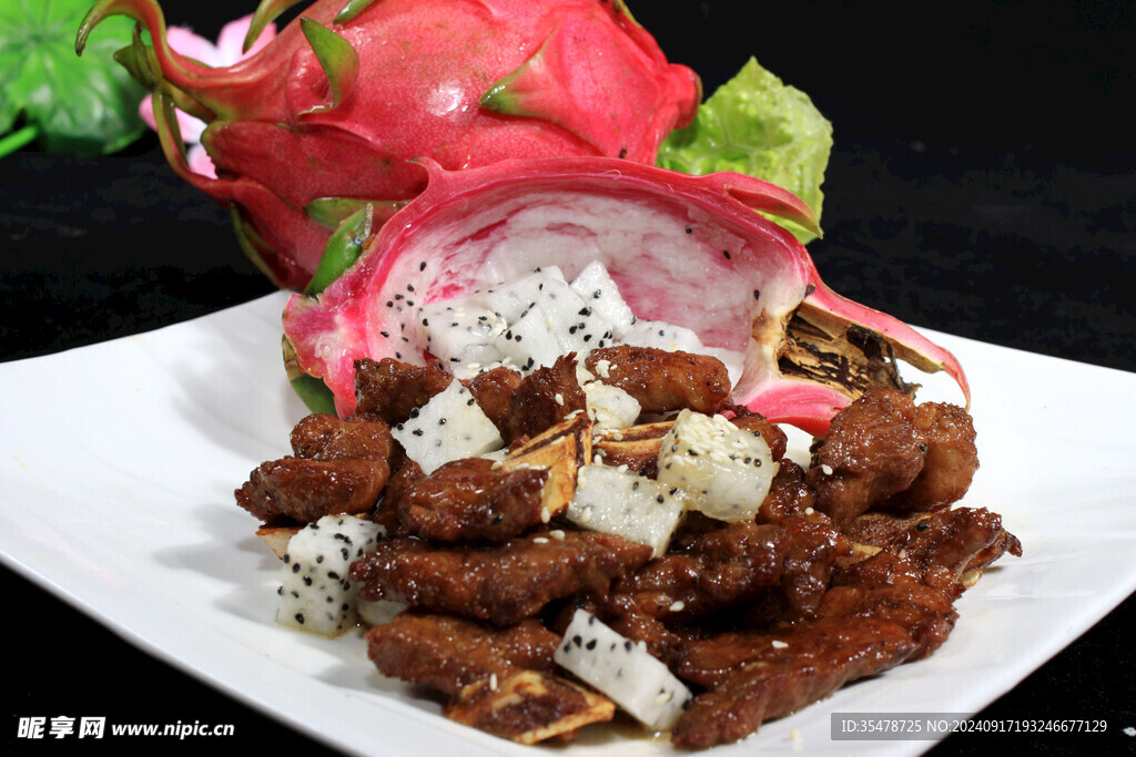  火龙果牛排土鸡煲