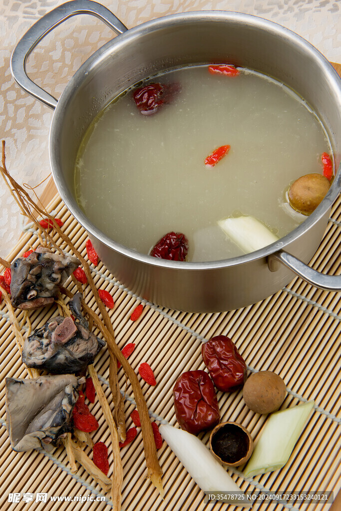 药膳乌鸡锅