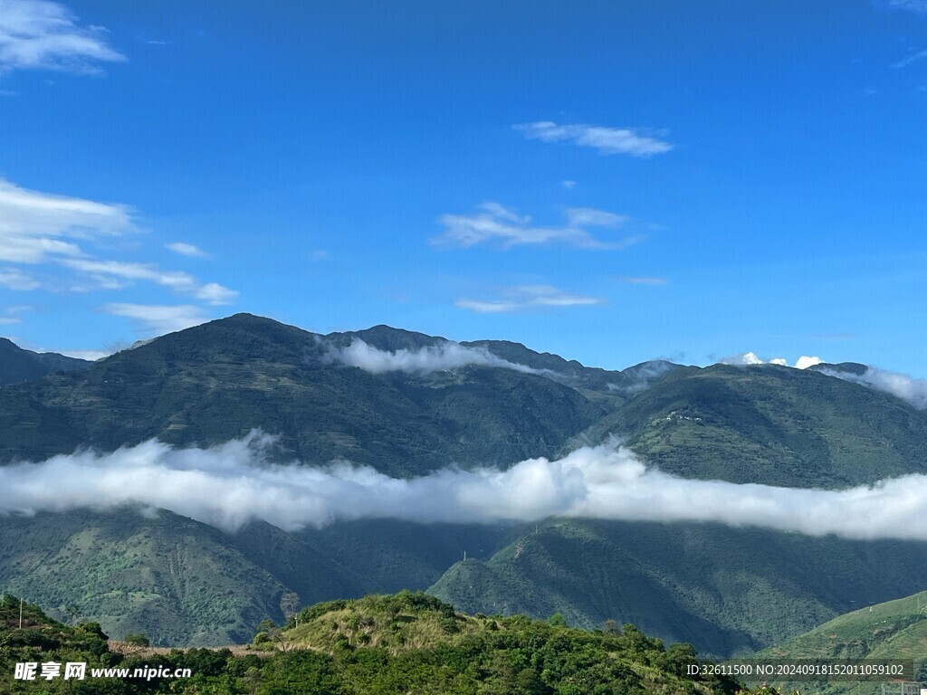 青山蓝天白云