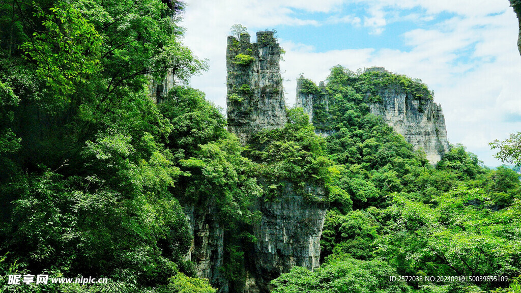 施秉云台山