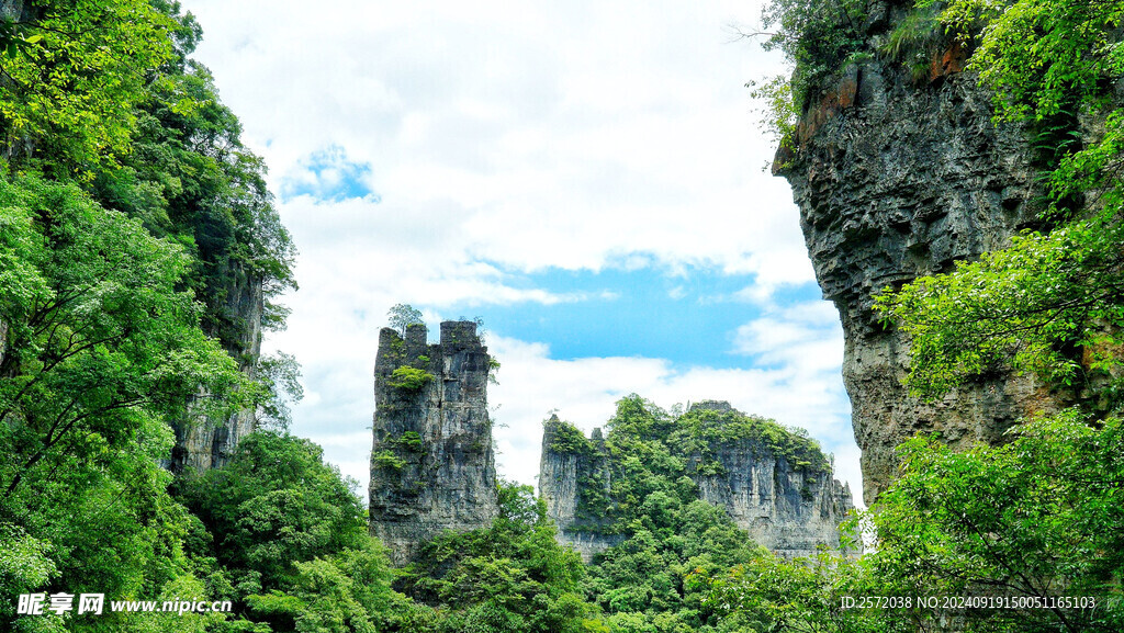 施秉云台山