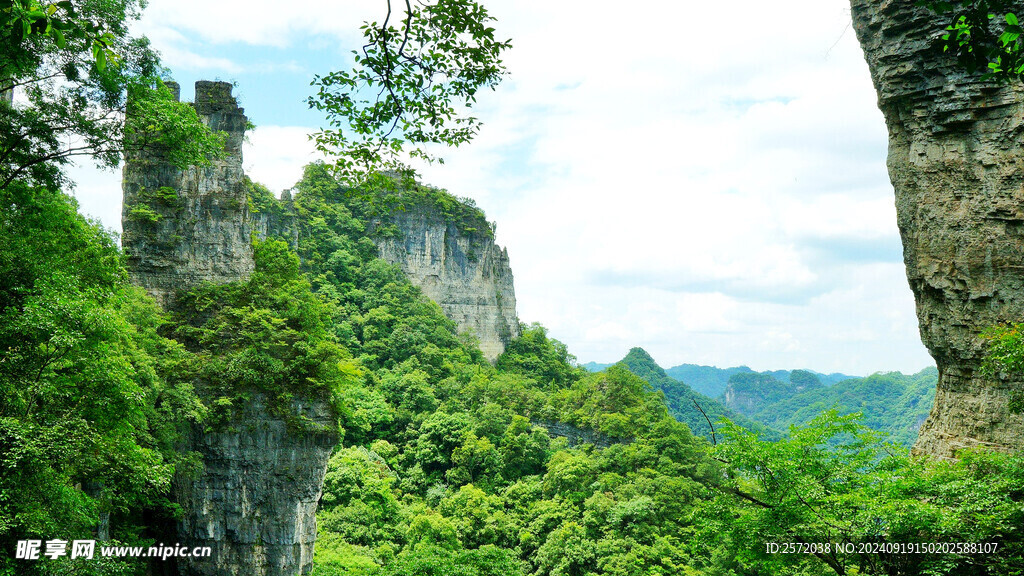 施秉云台山