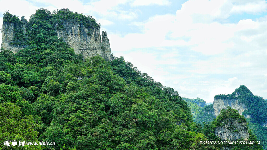 施秉云台山