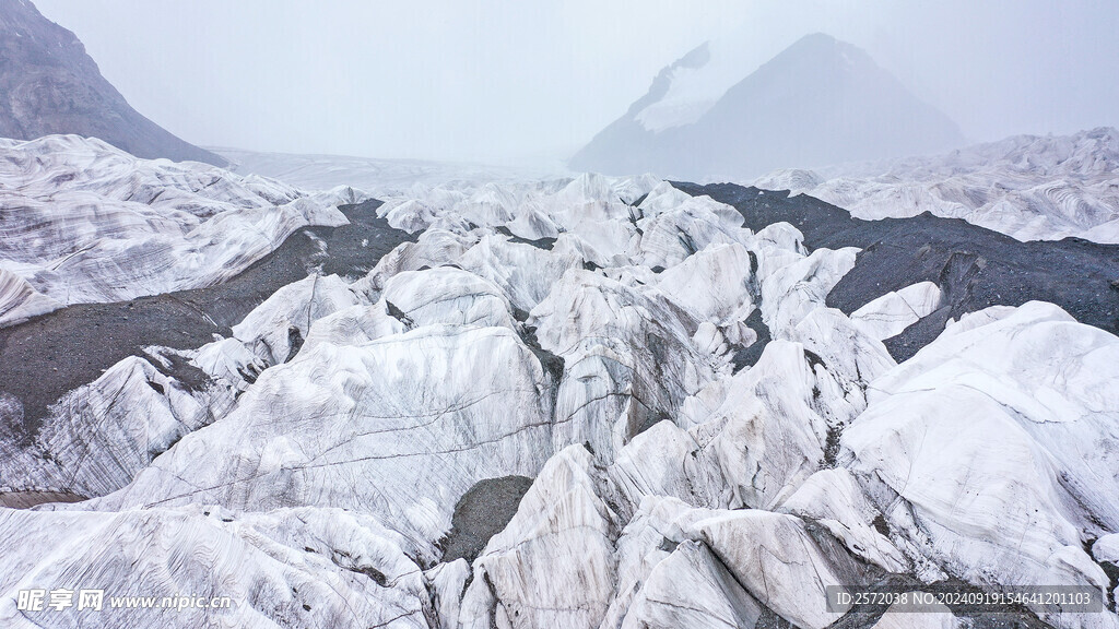 各拉丹冬雪山