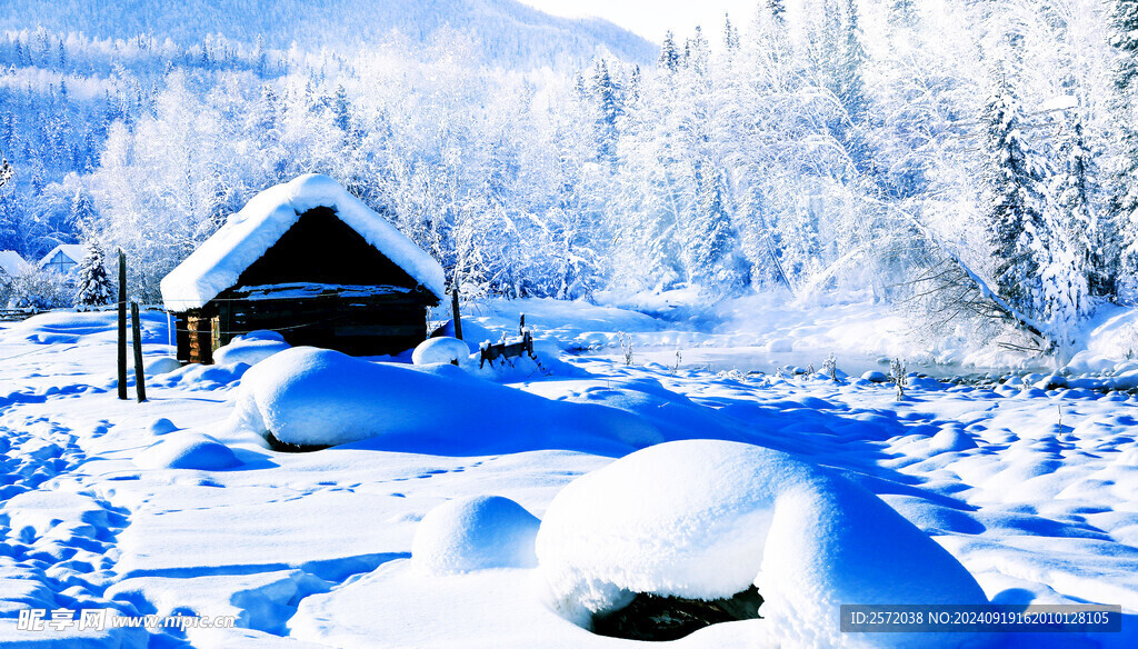 阿尔泰山雪景