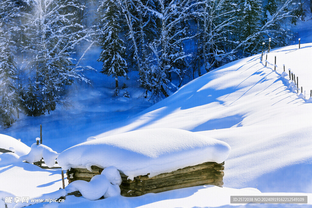 阿尔泰山雪景