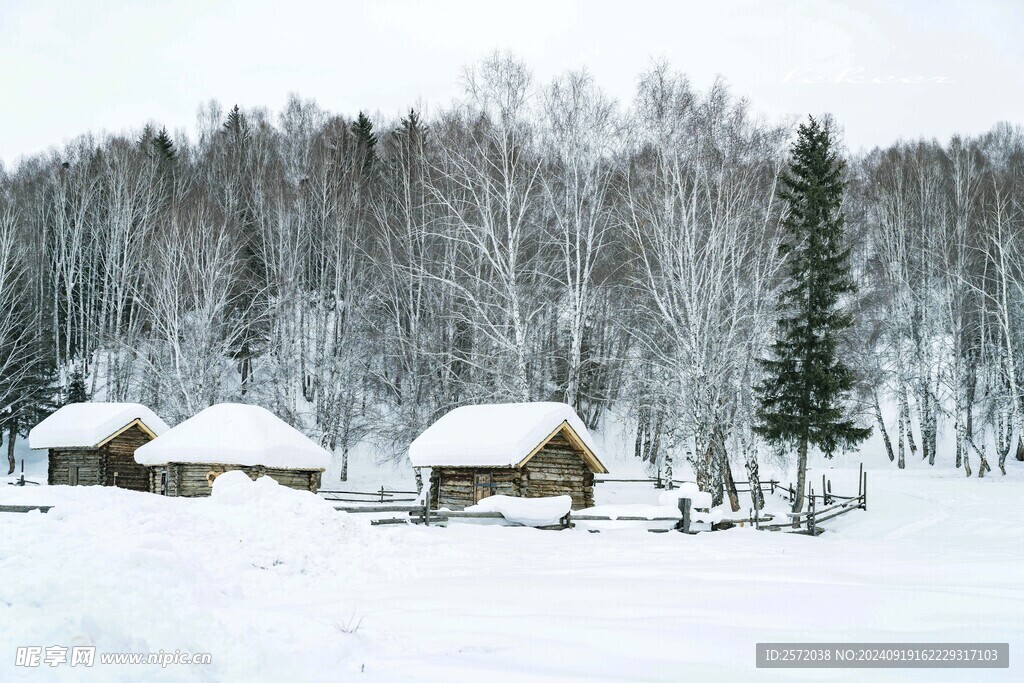 阿尔泰山雪景