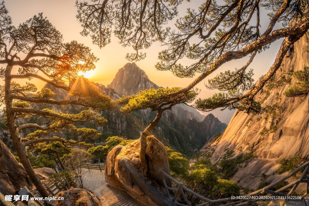 日照金山