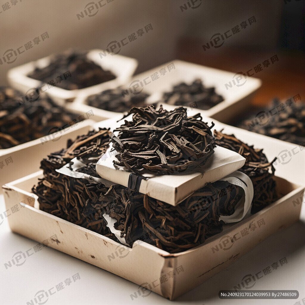 包装好的普洱茶饼堆放在白色纸箱