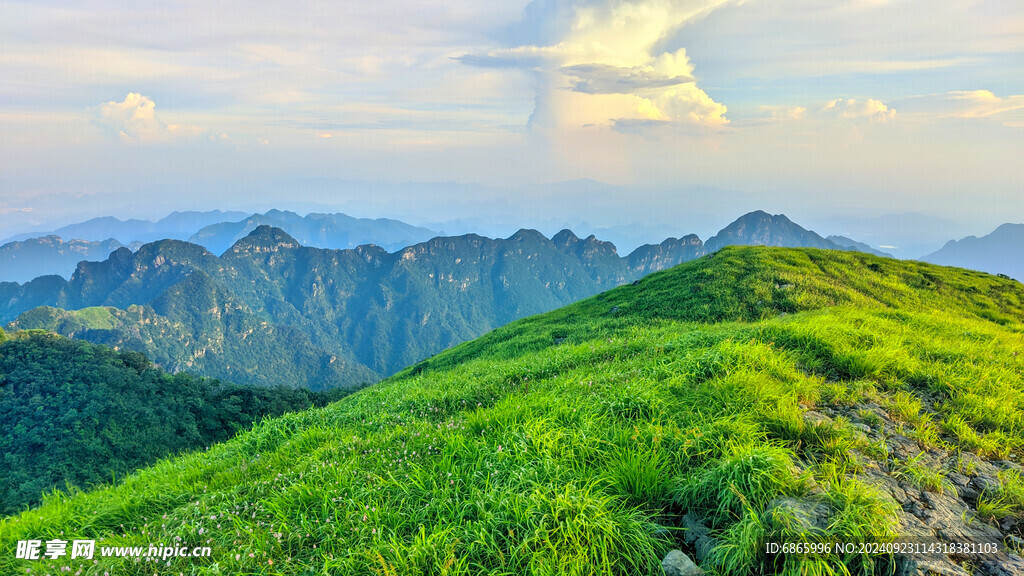 船底顶草坡