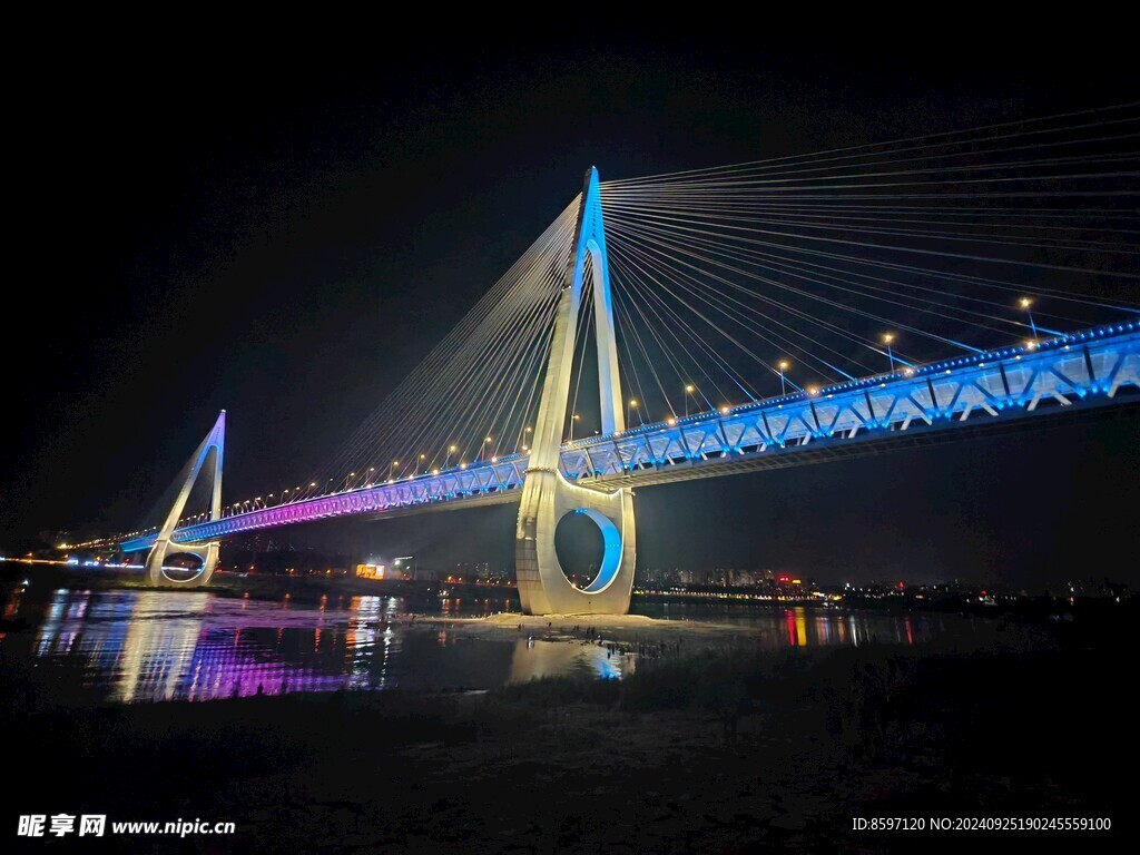 重庆白居寺大桥夜景蓝色大桥