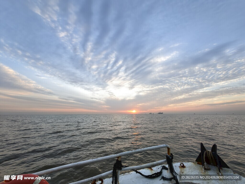 海上日出