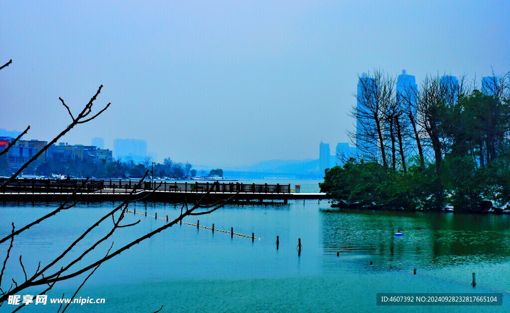 梅溪湖公园的雪景