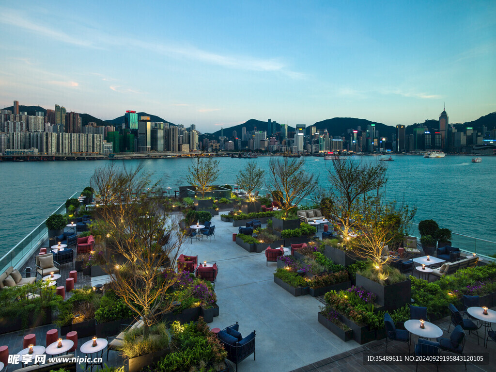 户外餐厅夜景