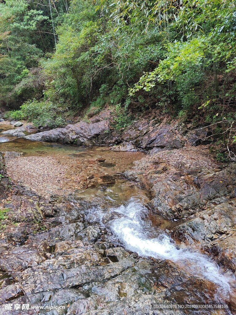 小溪 溪水