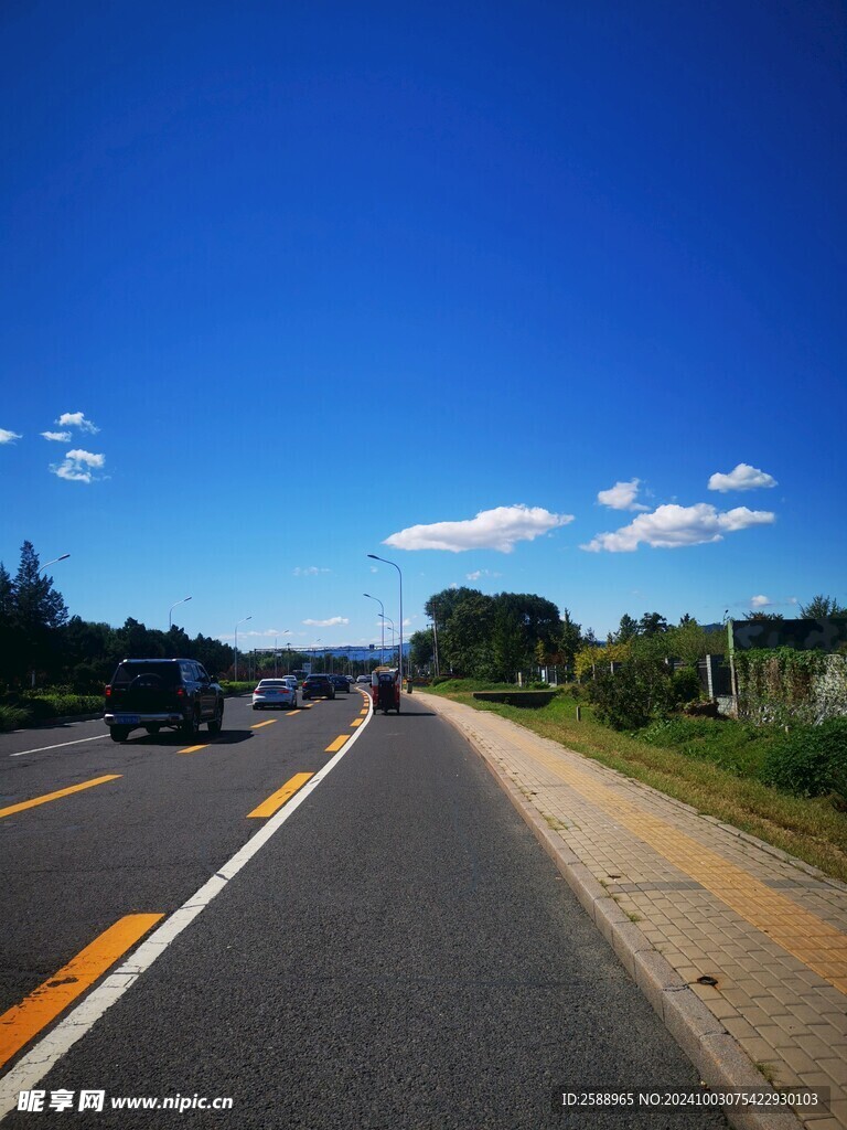 蓝天道路