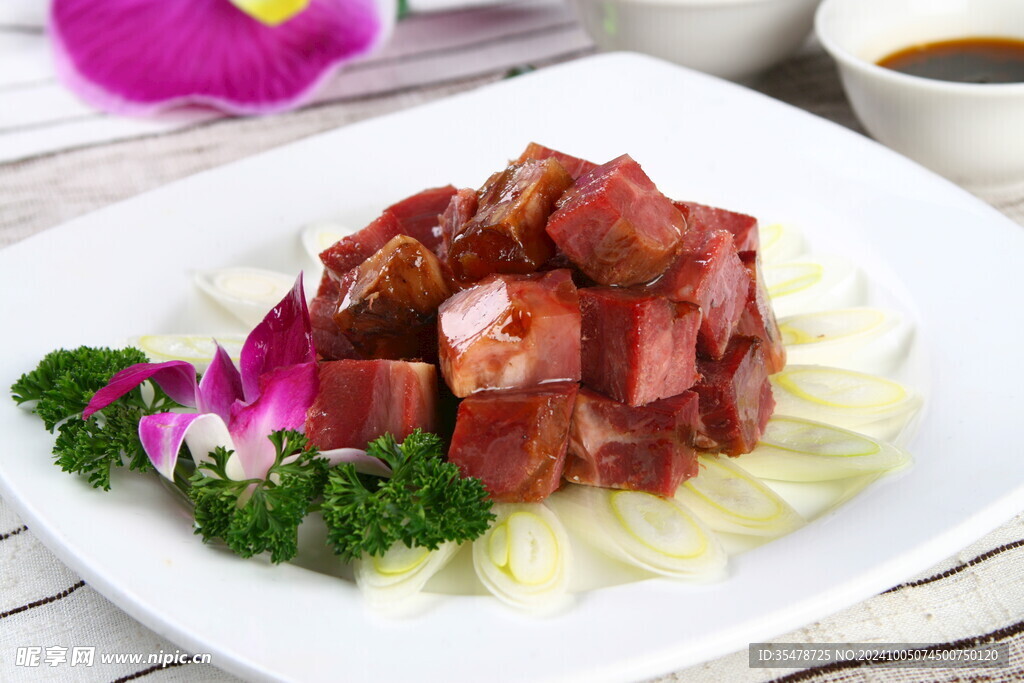 大块牛肉