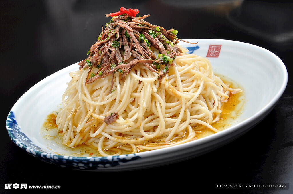 手撕羊肉拌油面